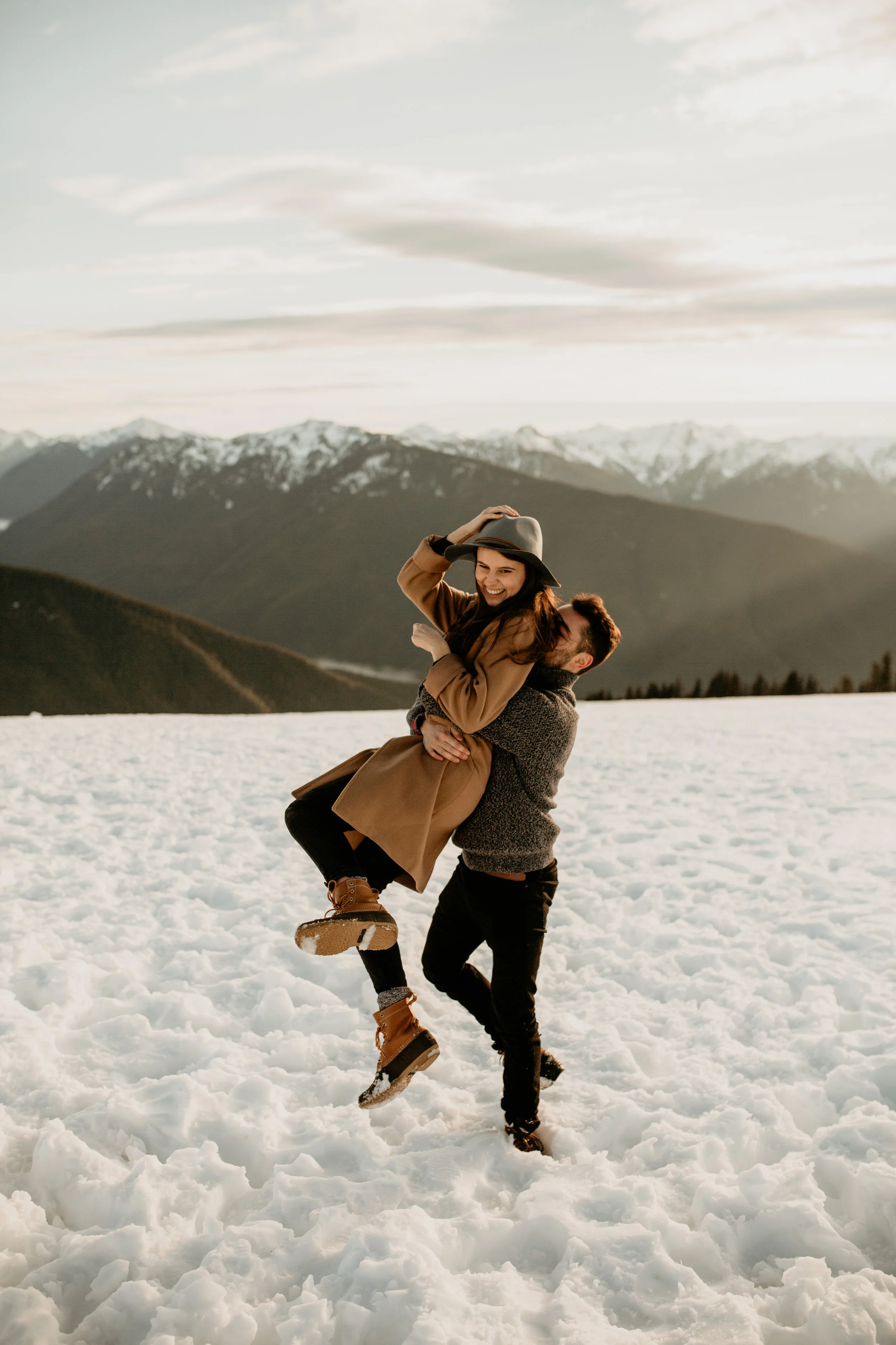 Winter engagement photo inspiration