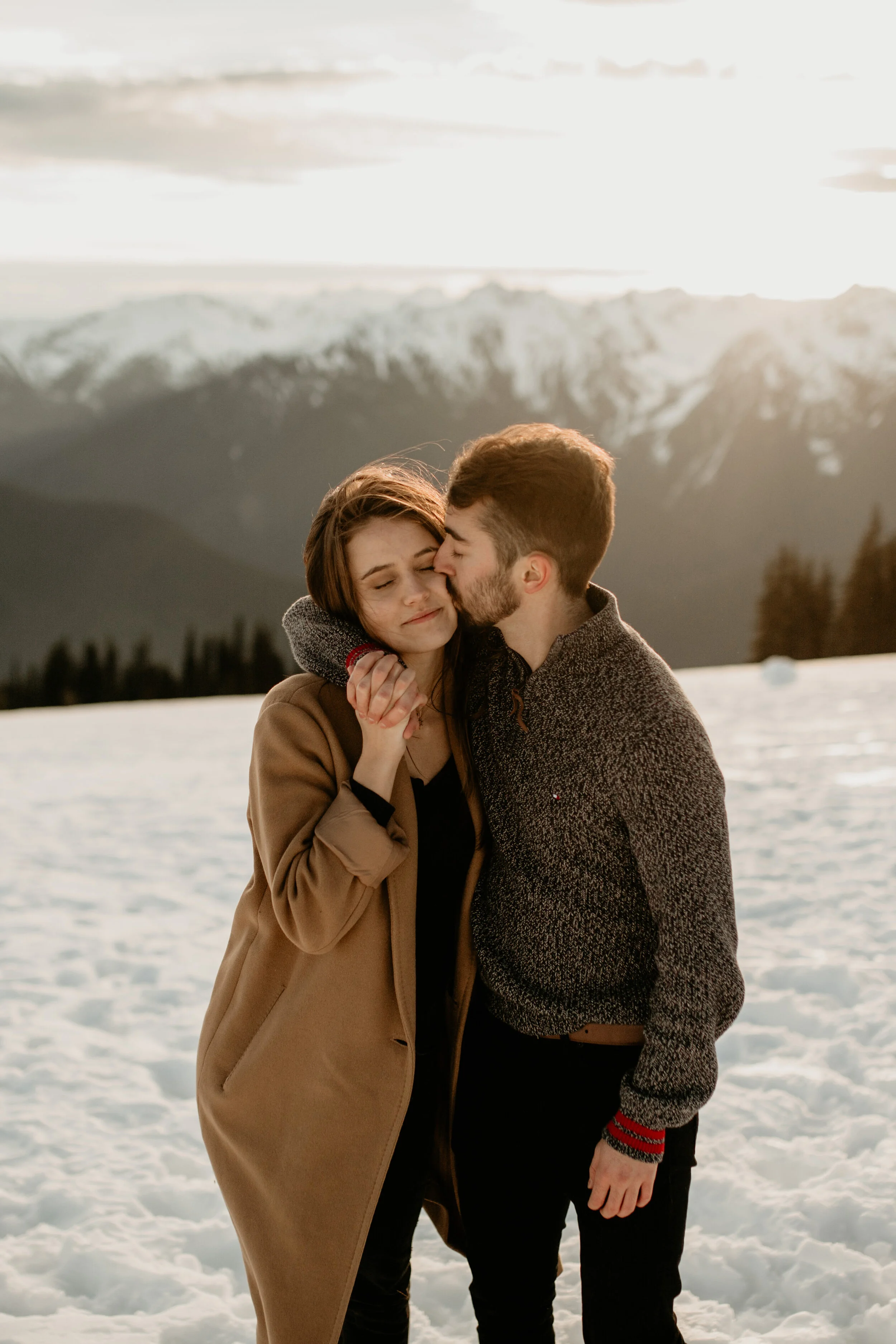 Winter engagement photo inspiration