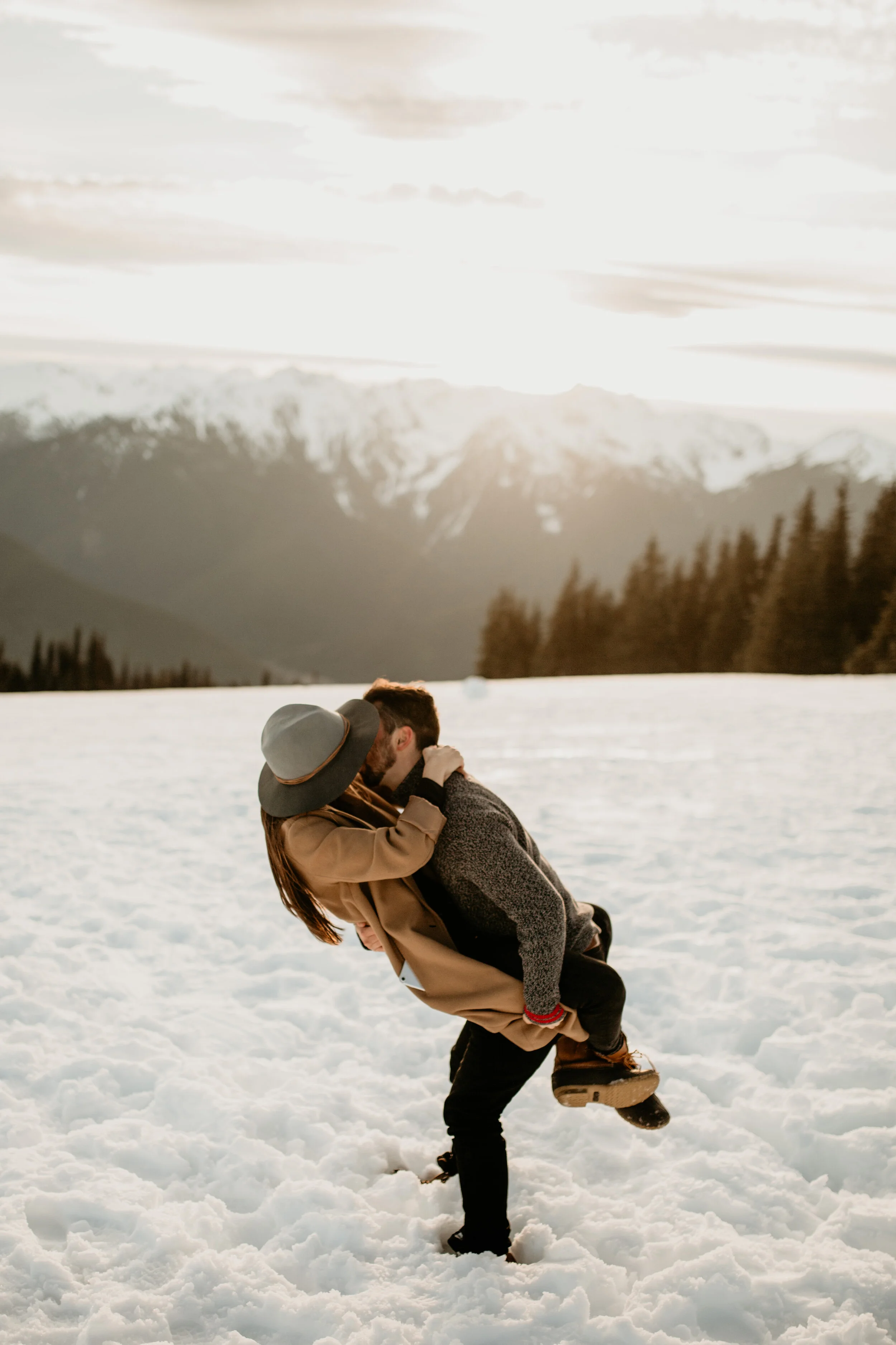 Winter engagement photo inspiration