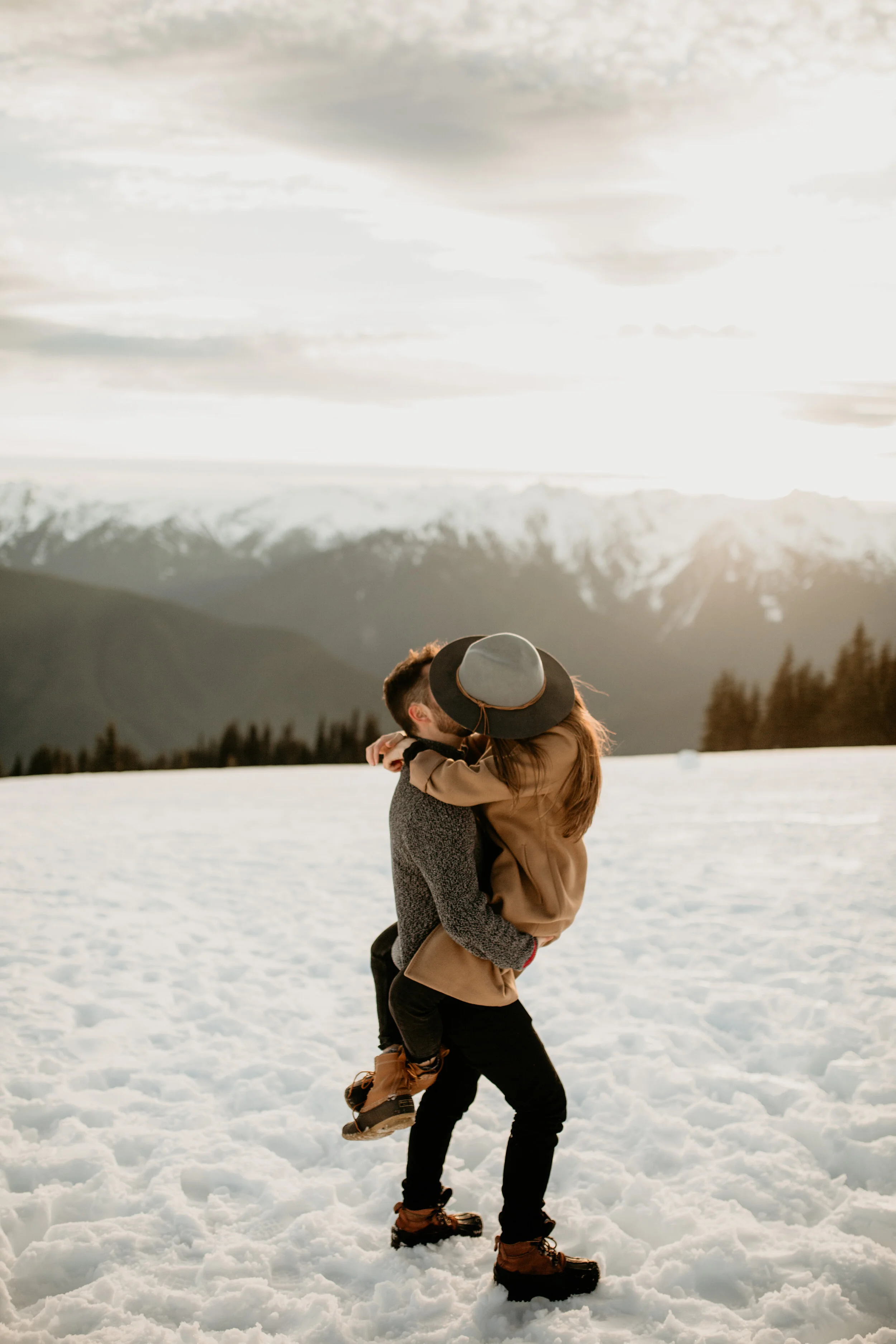 Winter engagement photo inspiration