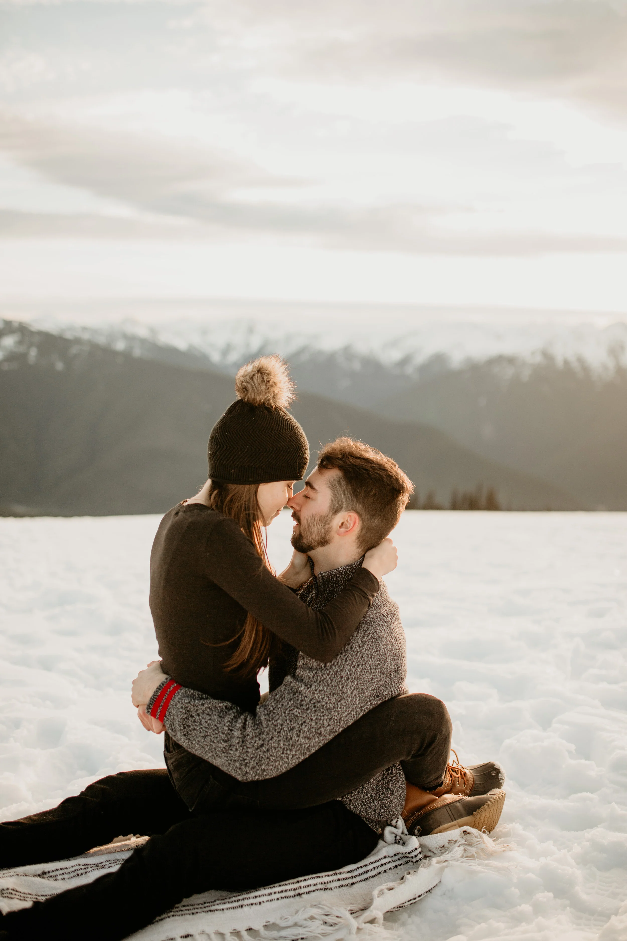 Winter engagement photo inspiration