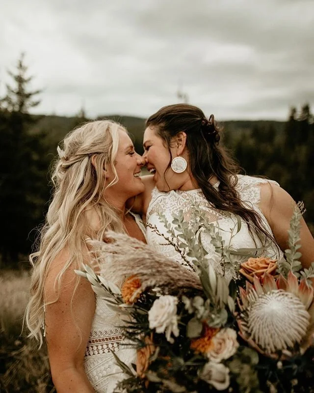 I think my boyfriend is more embarrassed to be &ldquo;the couple that brings their cat everywhere&rdquo; than &ldquo;the couple that takes Instagram pictures in public&rdquo; and this revelation was shocking to me...
&bull;
&bull;
&bull;
&bull;
&bull