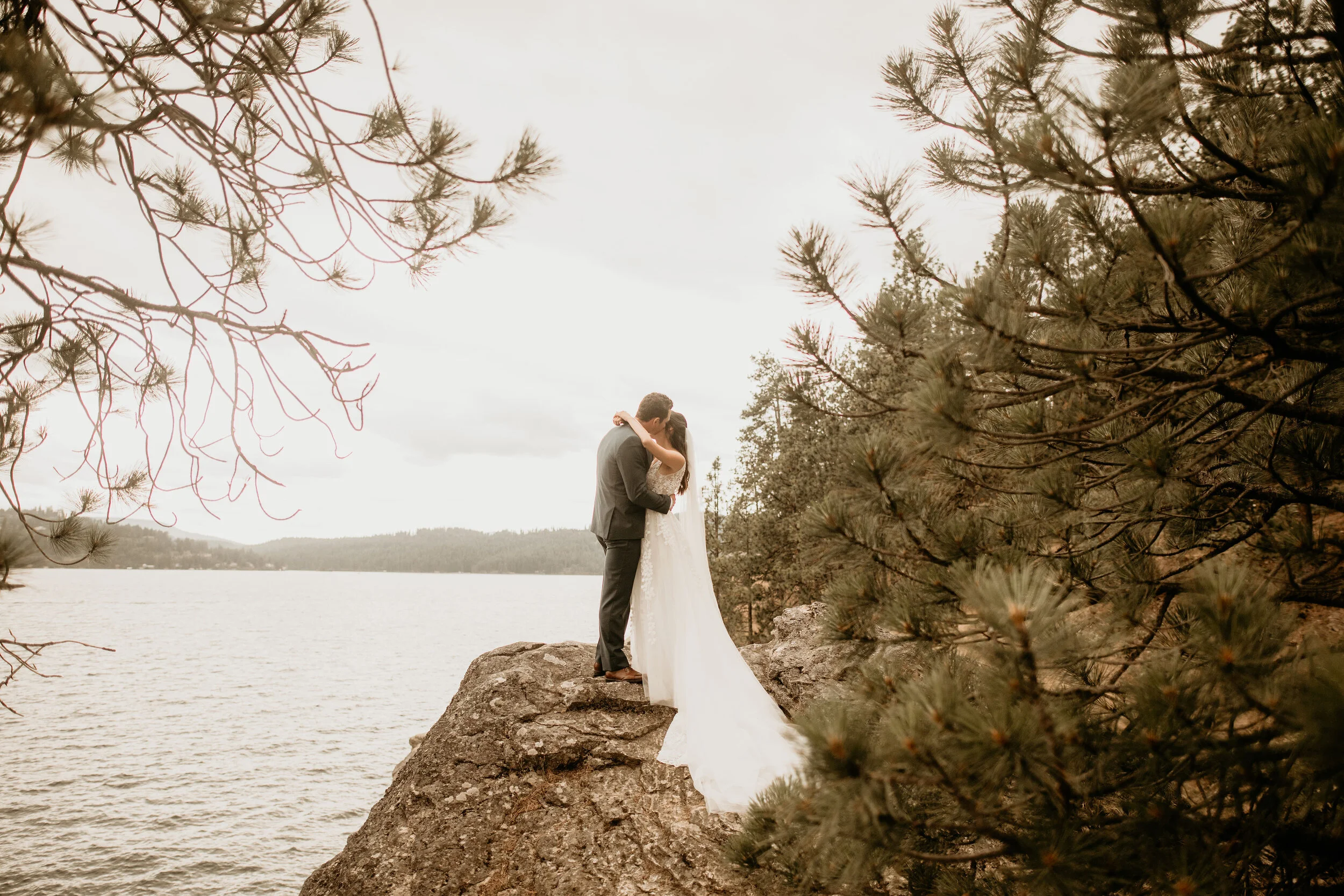 coeur-d'alene-wedding-photography-bride-and-groom-69.jpg