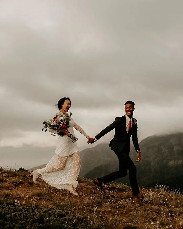 Tbh I don&rsquo;t know how she ran down this hill in those heels without breaking an ankle. I twist my ankle at least once a month just getting out of bed 🛌😂
&bull;
&bull;
&bull;
&bull;
#Washingtonelopementphotographer #hippiebride #hippiewedding #