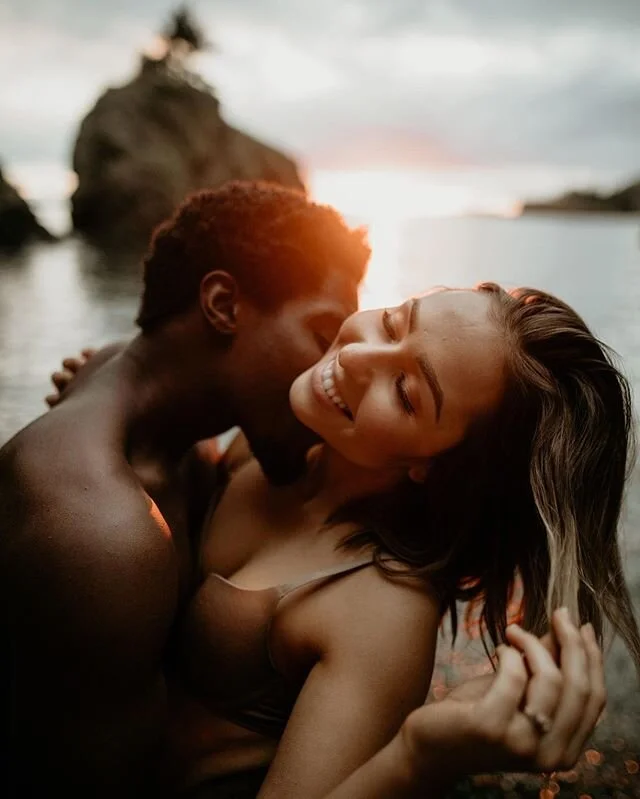 I usually hate spoilers but like, I&rsquo;d kill to know the ending of 2020... 🤔🤔
&bull;
&bull;
&bull;
&bull;

#belovedstories&nbsp;#dirtybootsandmessyhair#photobugcommunity#elopementphotographer&nbsp;#ohwowyes #authenticlovemag&nbsp;#pnwedding #ic