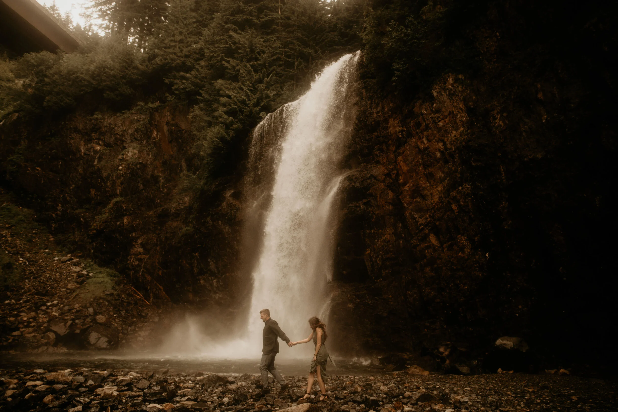 Franklin-falls-snoqualmie-pass-engagement-photography-hannah-sam-37.jpg