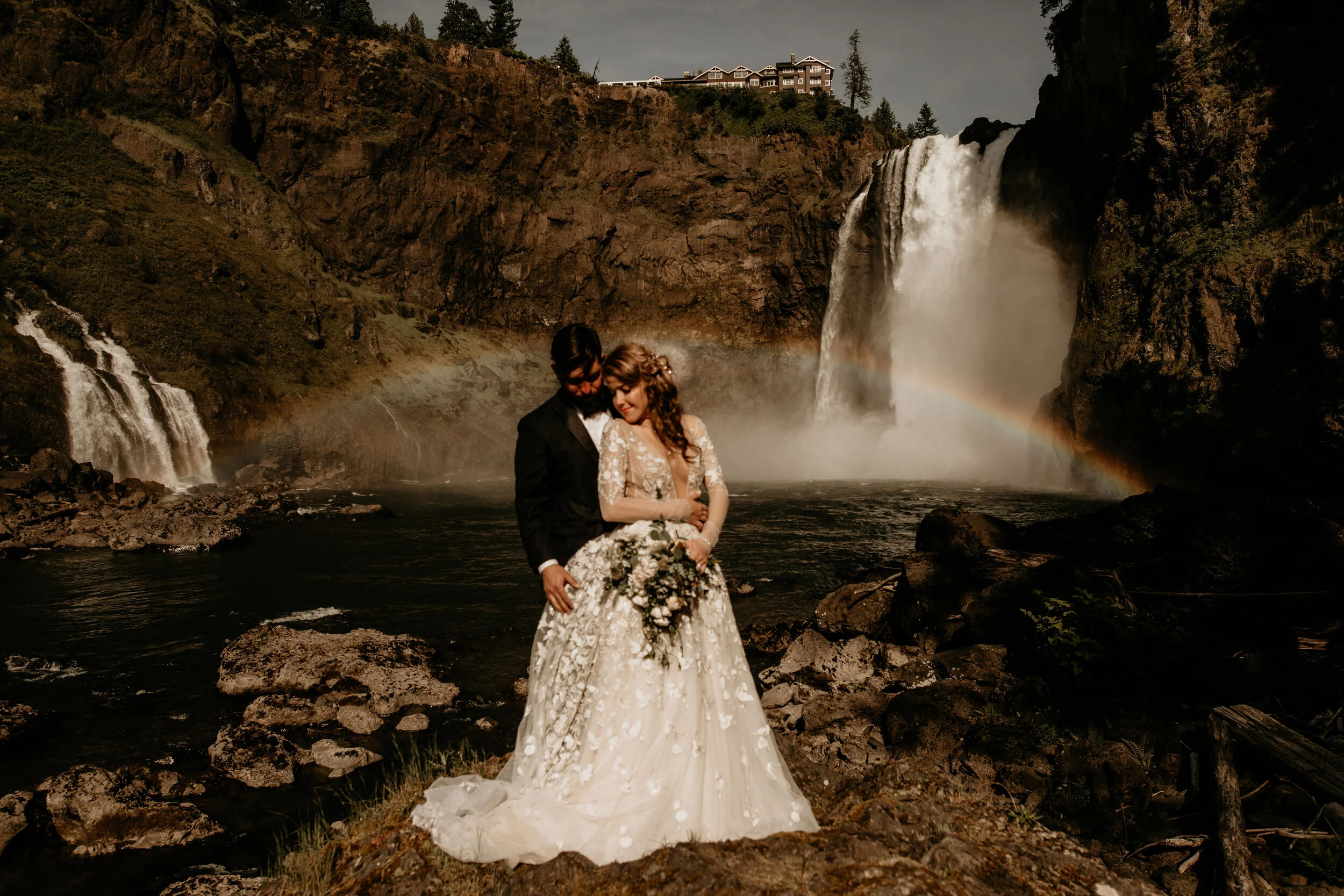 Salish-lodge-ssnoqualmie-falls-elopement-Mount-Rainier-6 (1).jpg