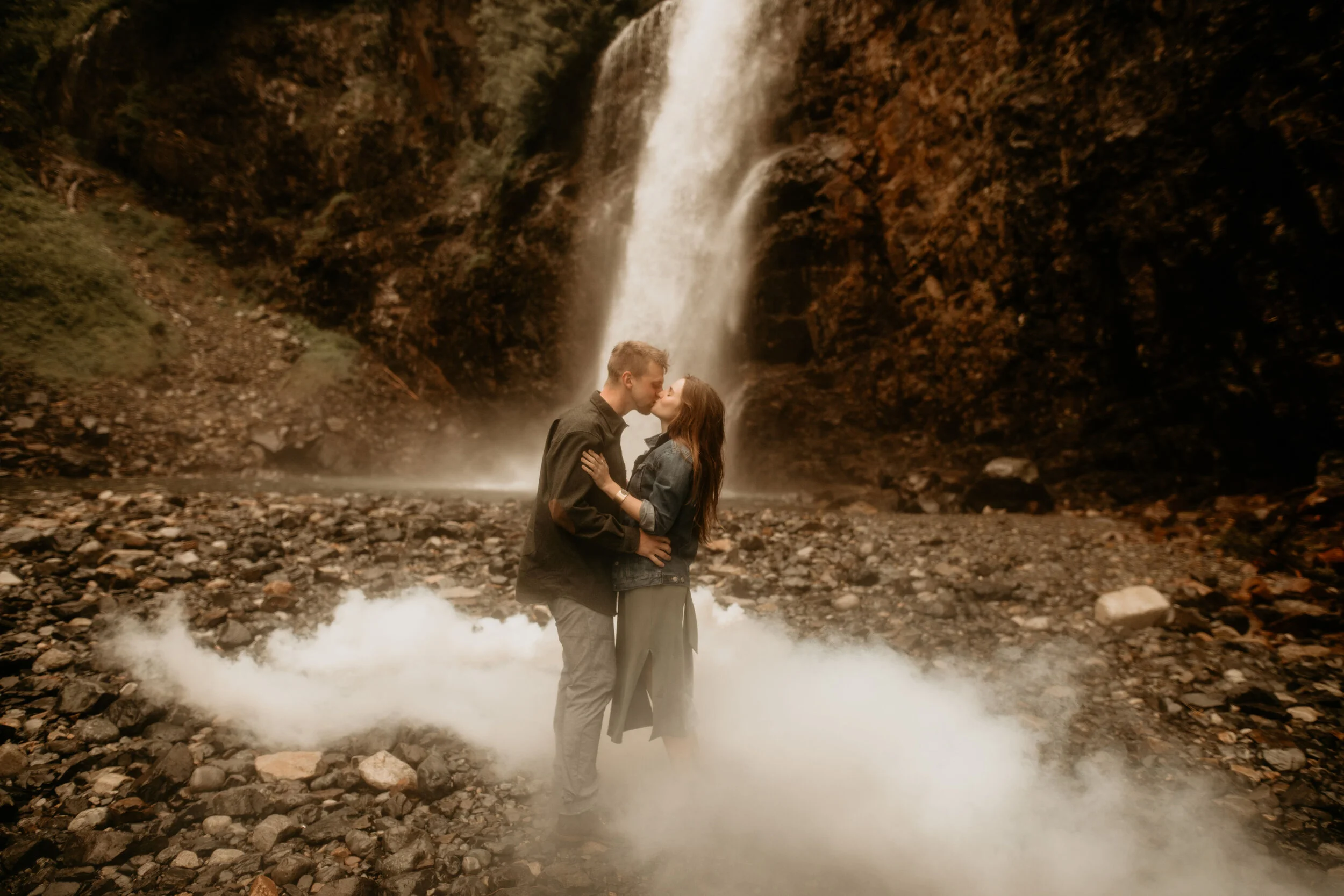 Franklin-falls-snoqualmie-pass-engagement-photography-hannah-sam-88.jpg