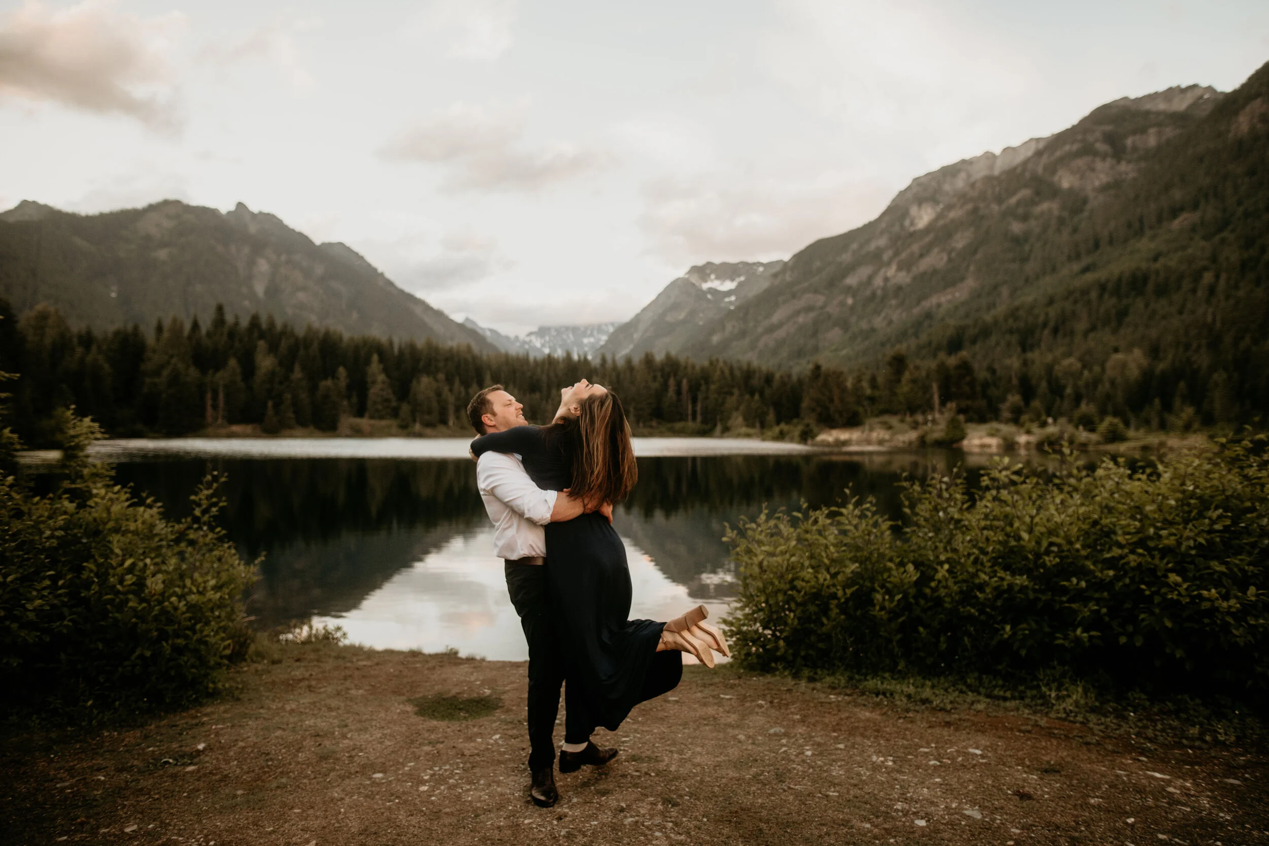 gold-creek-pond-engagement-photos0breeanna-lasher-219 (1).jpg