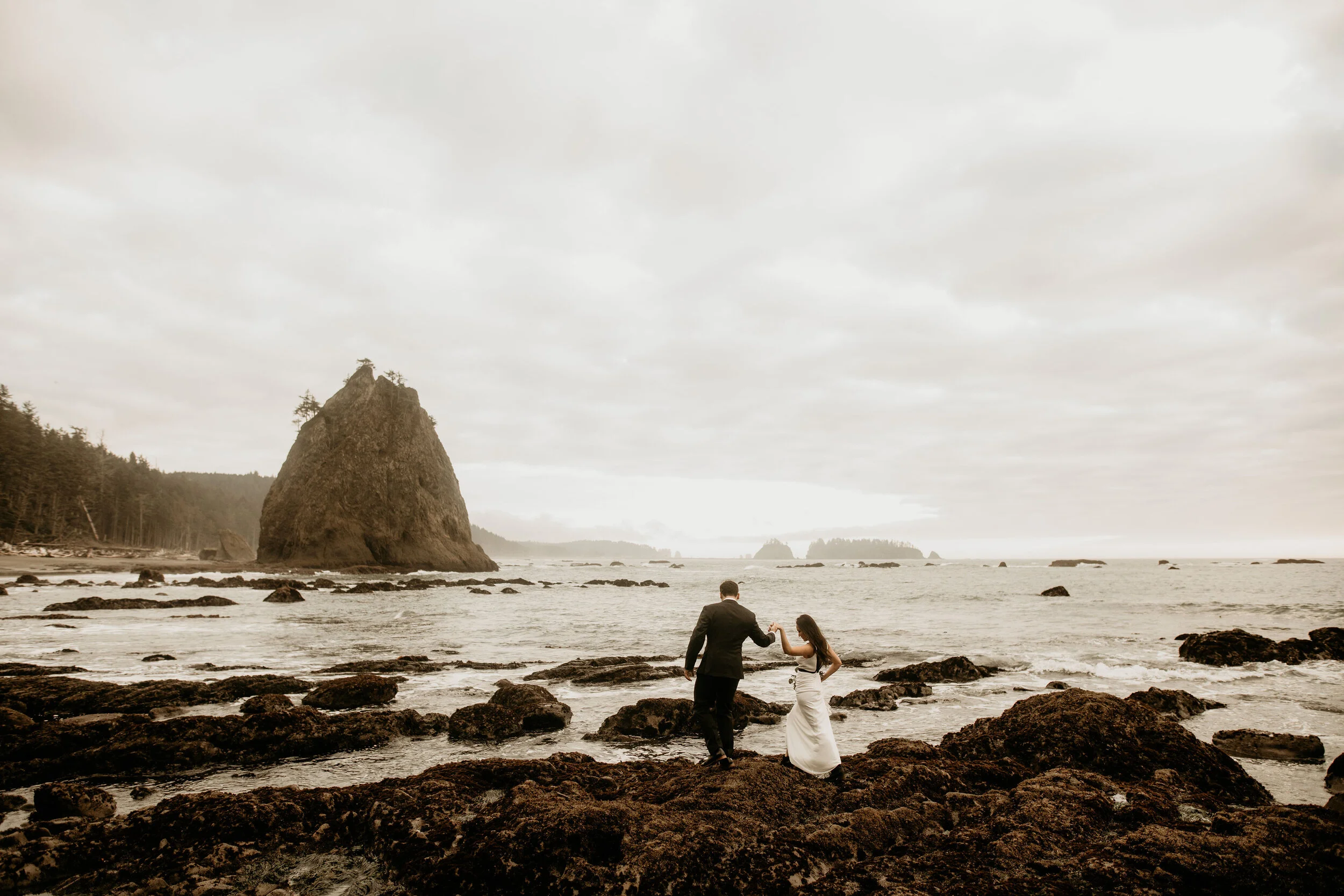 Rialto-beach-elopement-photographer-BreeAnna-Lasher-30 (2).jpg