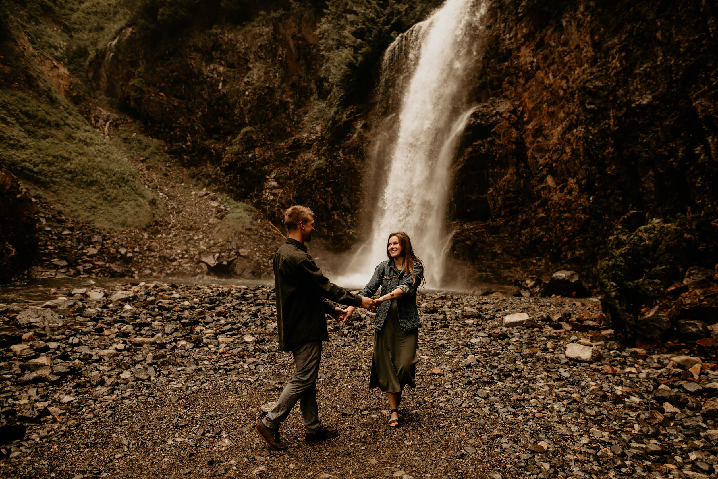 Franklin-falls-snoqualmie-pass-engagement-photography-hannah-sam-64.jpg