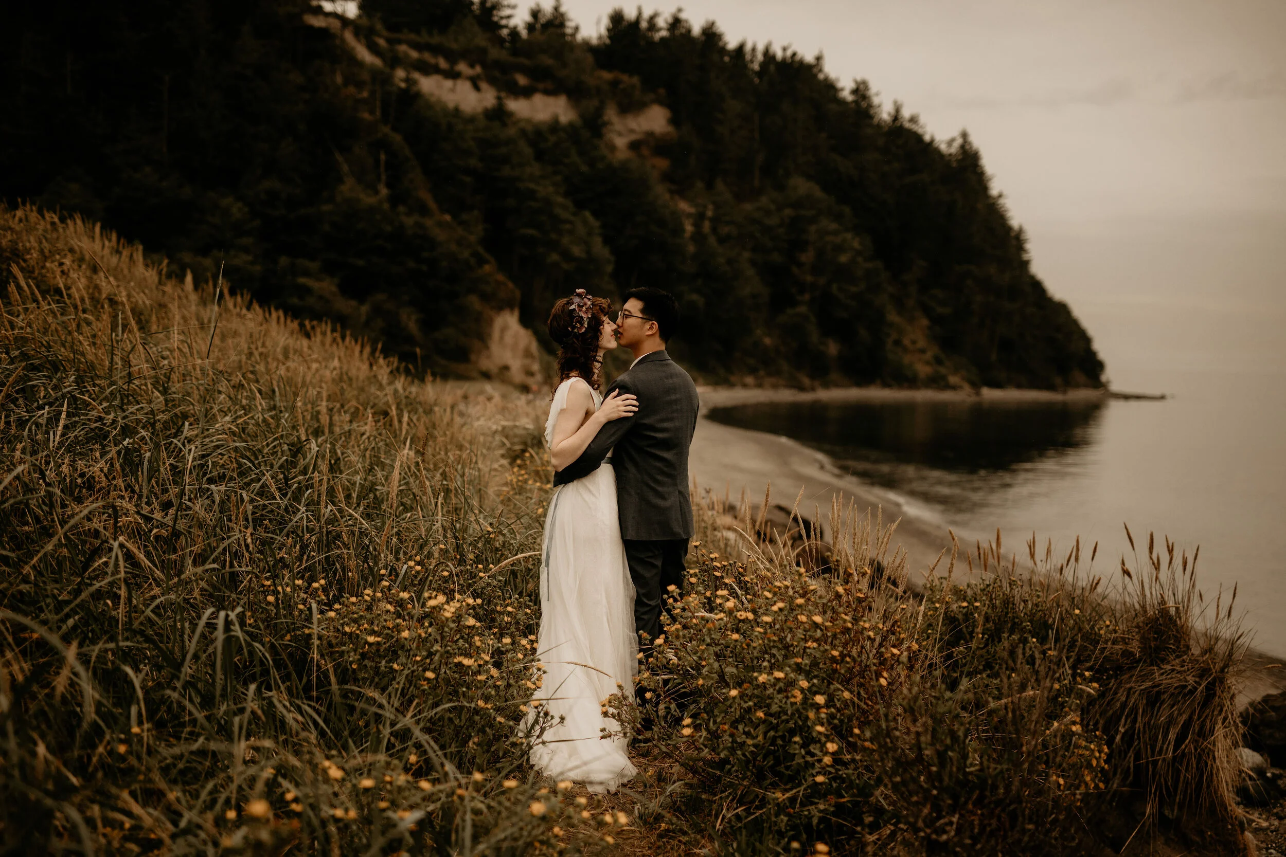 Port-Townsend-Elopement-Beach-Photos-15.jpg