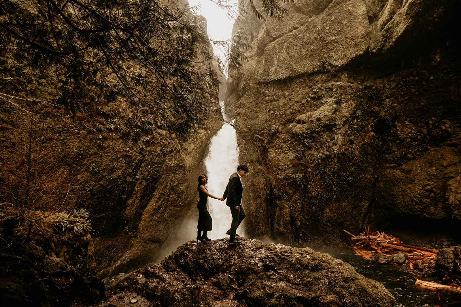 wahclella-falls-elopement-photographer-BreeAnna-Lasher-amalfi-coast-elopement-3_websize.jpg