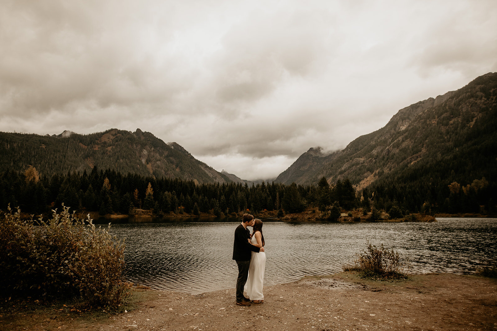 Snoqualmie-pass-elopement-photographer-breeanna-lasher-87_websize.jpg