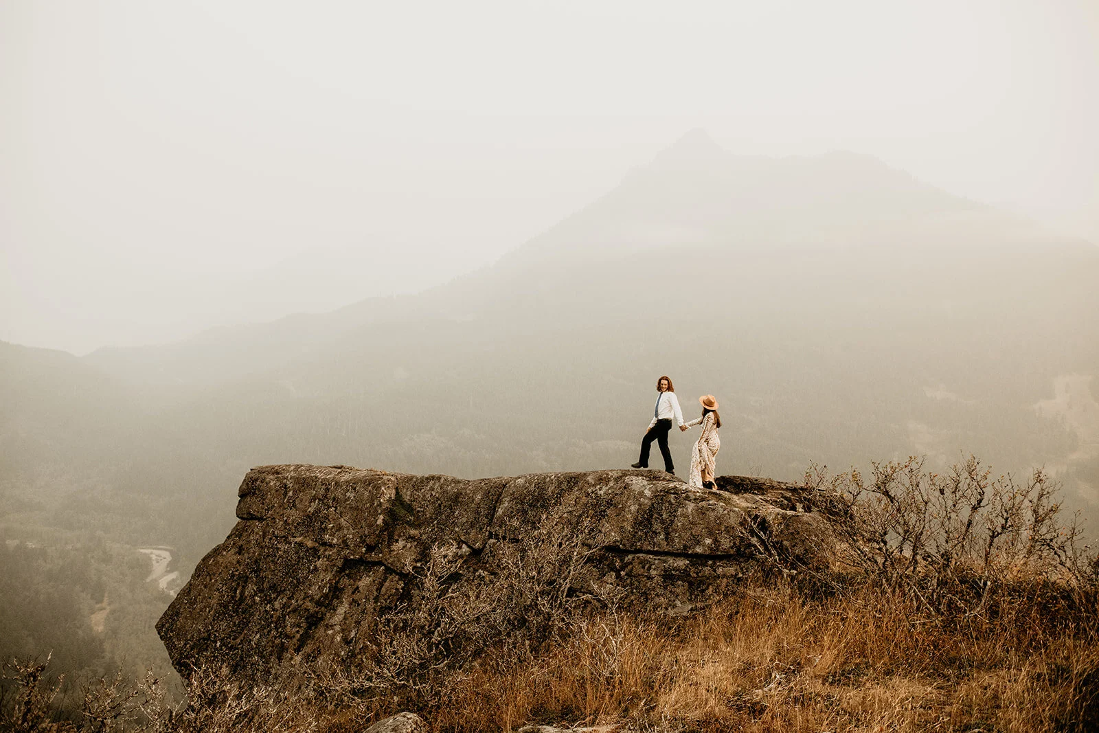 Snoqualmie-Pass-Dirty-Harrys-balcony-elopement-photographer-BreeAnna-Lasher-24_websize.jpg