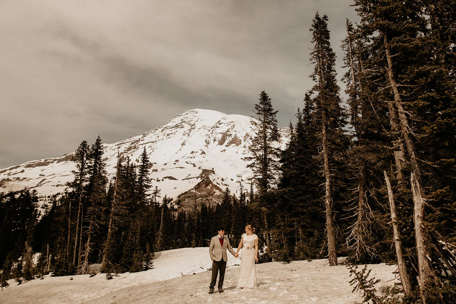Salish-lodge-ssnoqualmie-falls-elopement-Mount-Rainier-79_websize.jpg