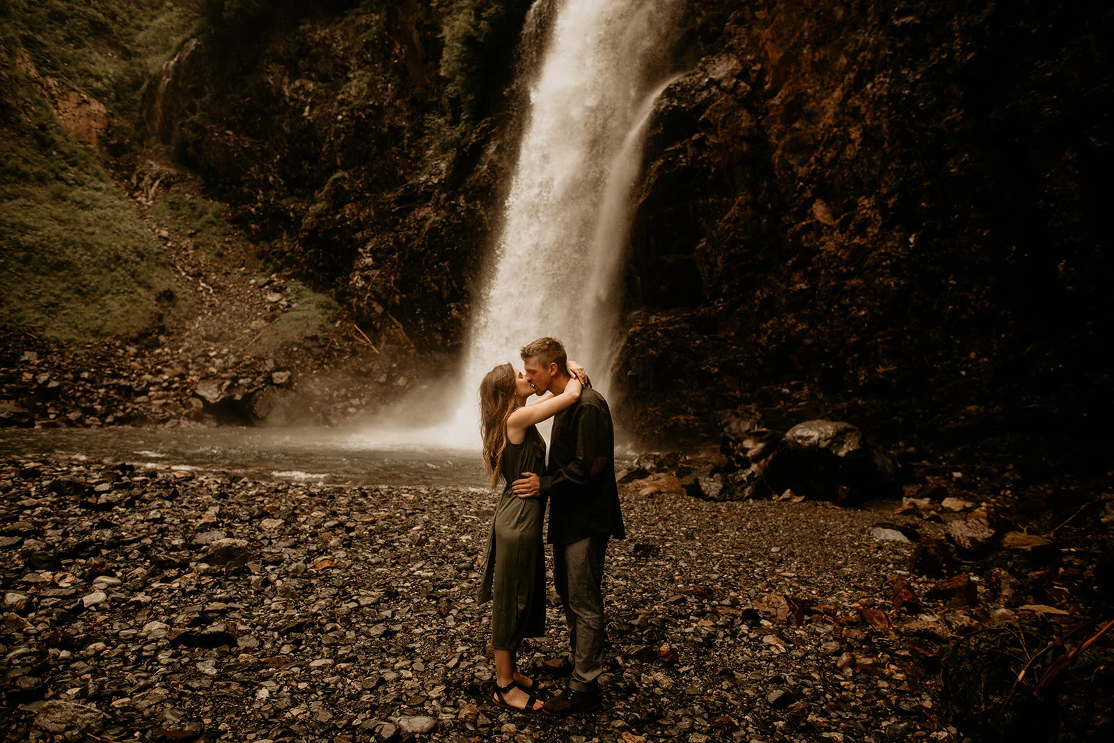 Franklin-falls-snoqualmie-pass-engagement-photography-hannah-sam-12_websize.jpg