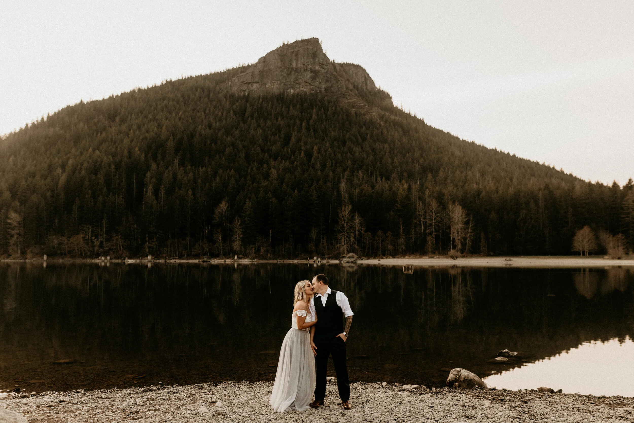 Rattlesnake-Lake-Elopement-photographer-breeanna-lasher-107.jpg