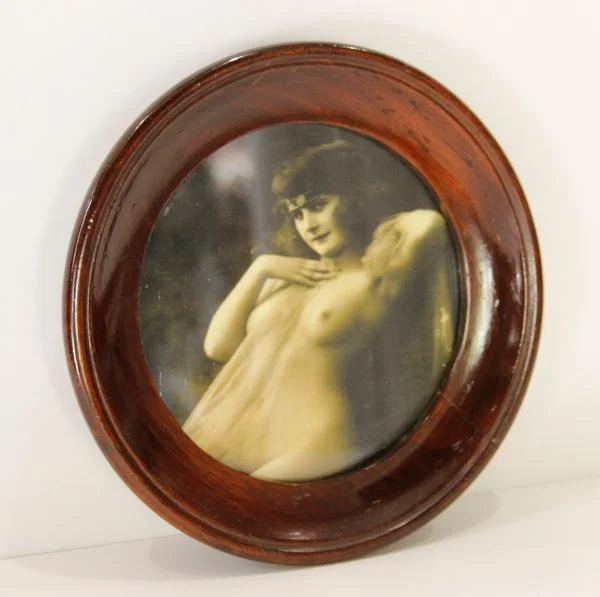 store-artnouveau-vintage-look-print-in-tondo-round-walnut-stained-frame-MG_4687.jpeg
