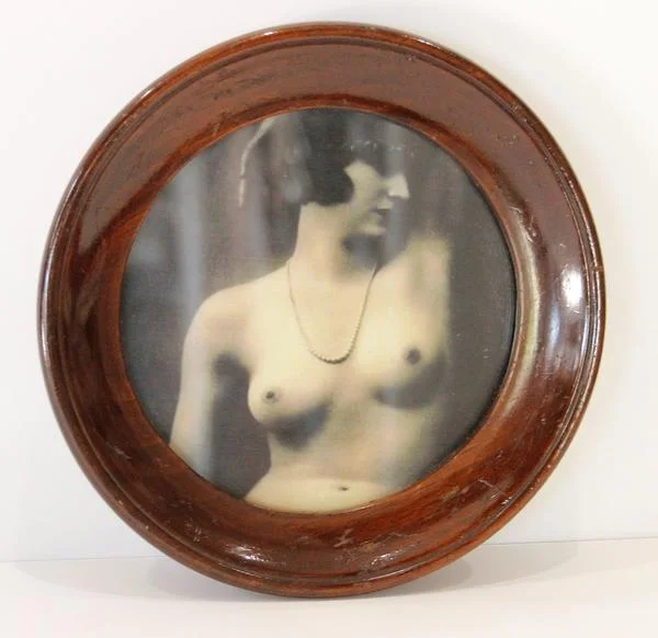store-artnouveau-vintage-look-print-in-tondo-round-walnut-stained-frame-2-MG_4689.jpeg