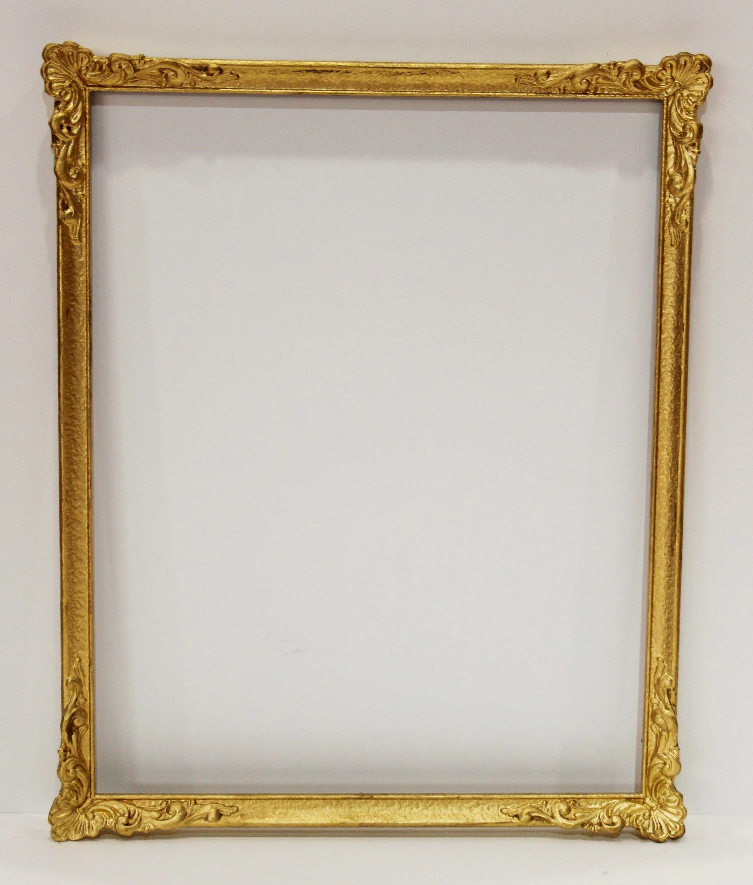 Ornate closed corner ornament frame