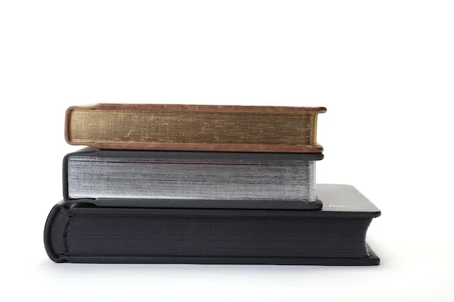 Traditional matted and flush mounted custom book options.