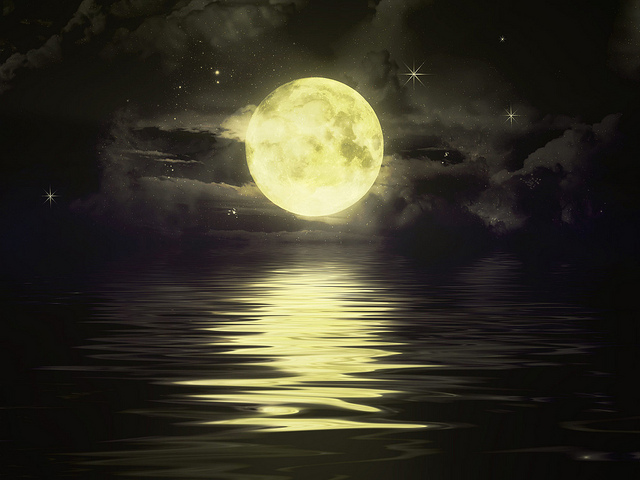 Image of full moon from Flickr user Ava Verino