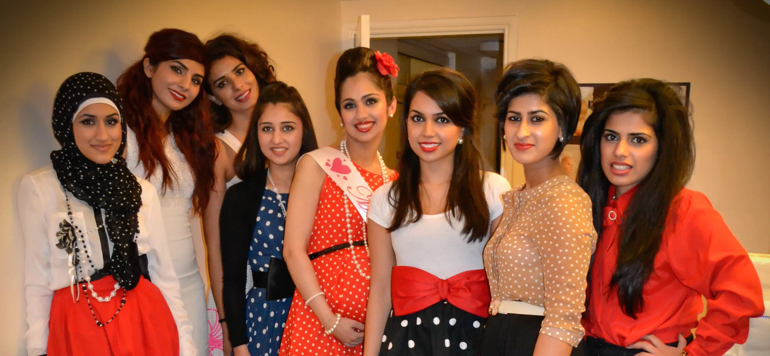 IDEAS AND INSPIRATION: FIFTIES HOUSEWIFE BABY SHOWER