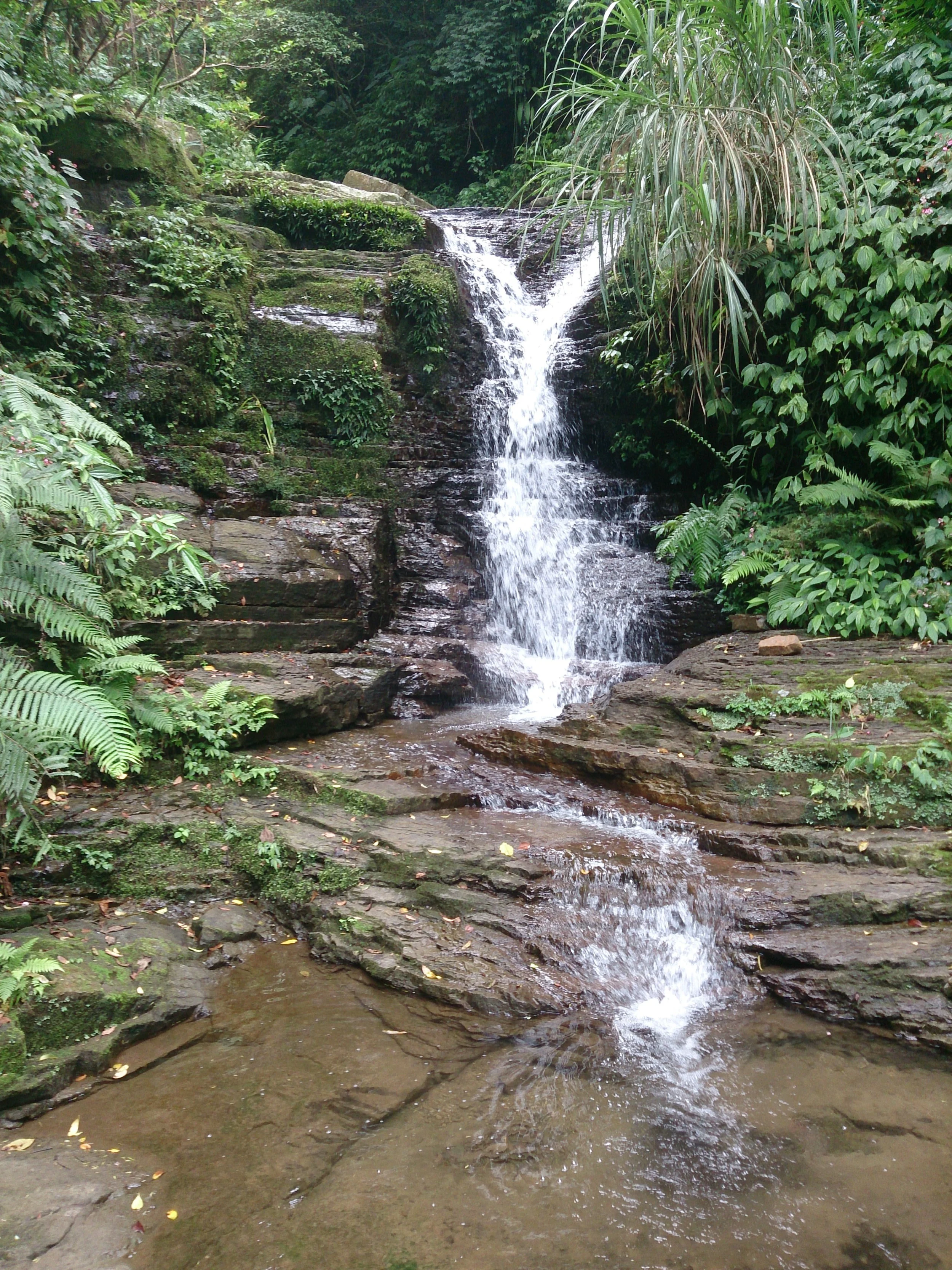The smaller fall above the main fall. You could probably continue up and over this fall, but I had no river tracing shoes and it was too slippery. 