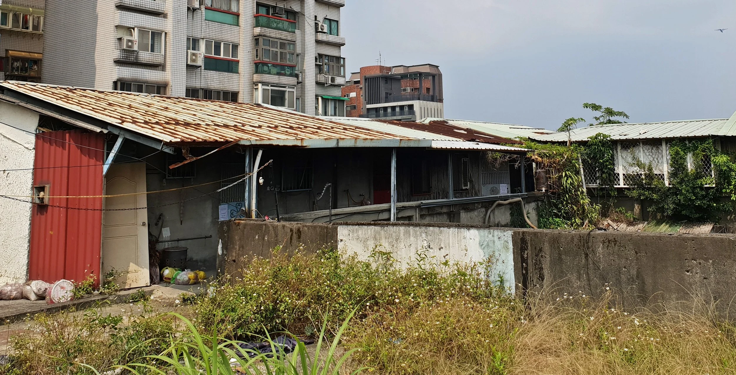 Informal housing on the roof at Lanzhou