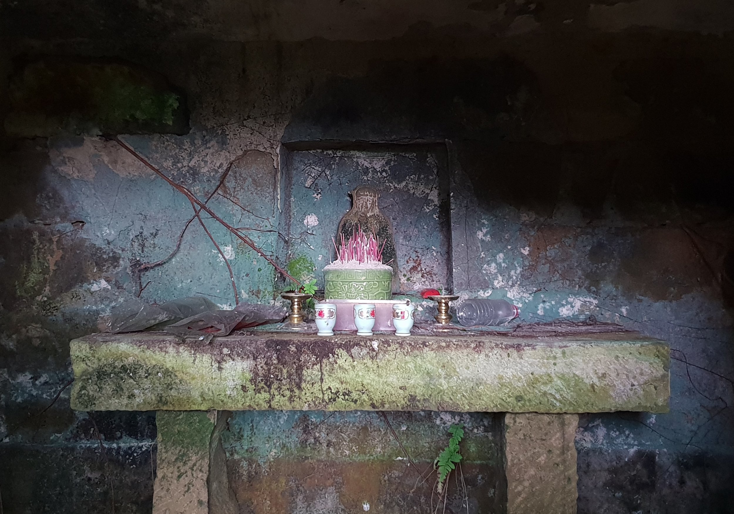 The sign above this shrine translated as 'Sacred Mountain Temple (神山廟)'. I think it's another style of earth god shrine but usually those are called 福德 temples. 