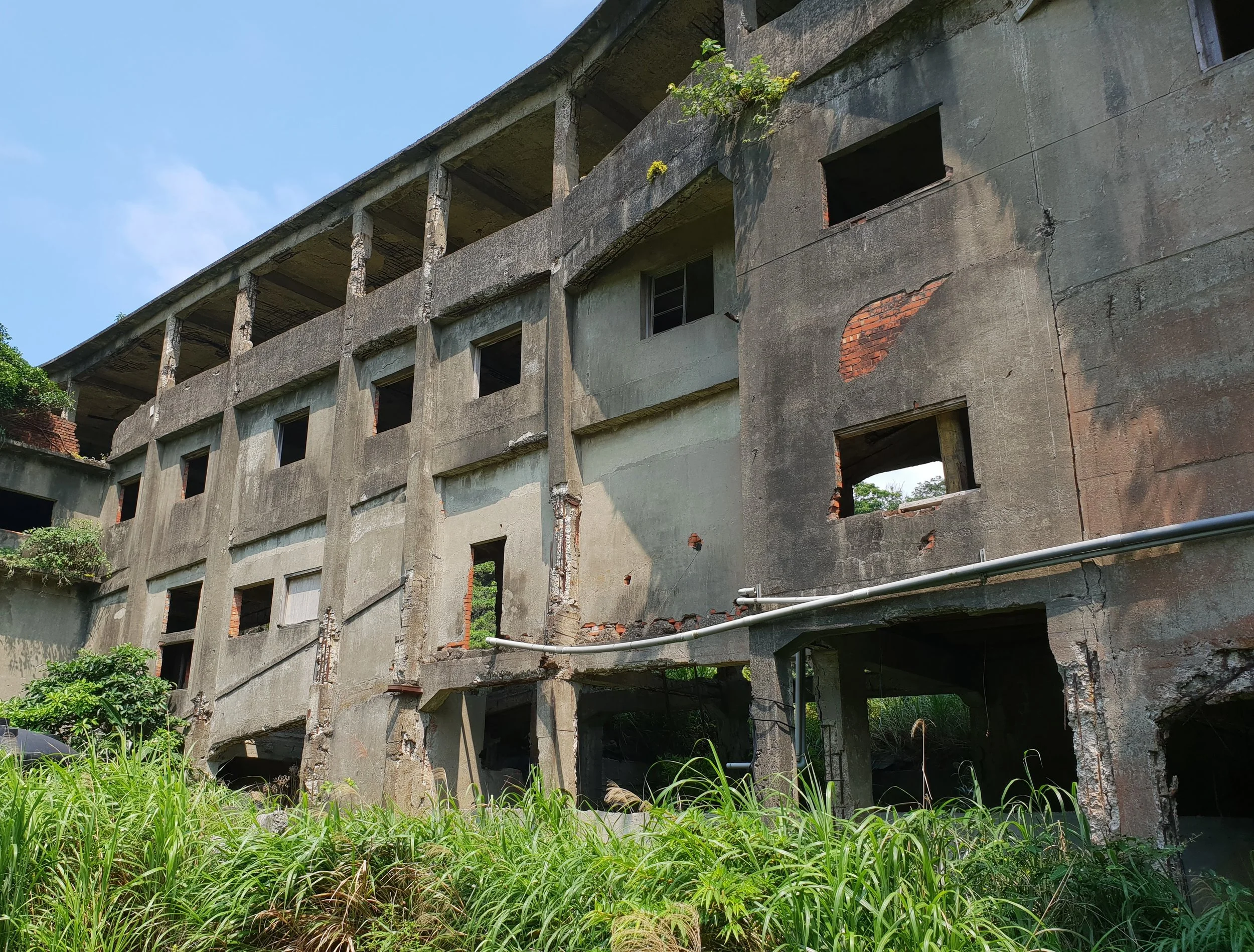 The main building. The highest level is a bridge that used to cross the coast highway