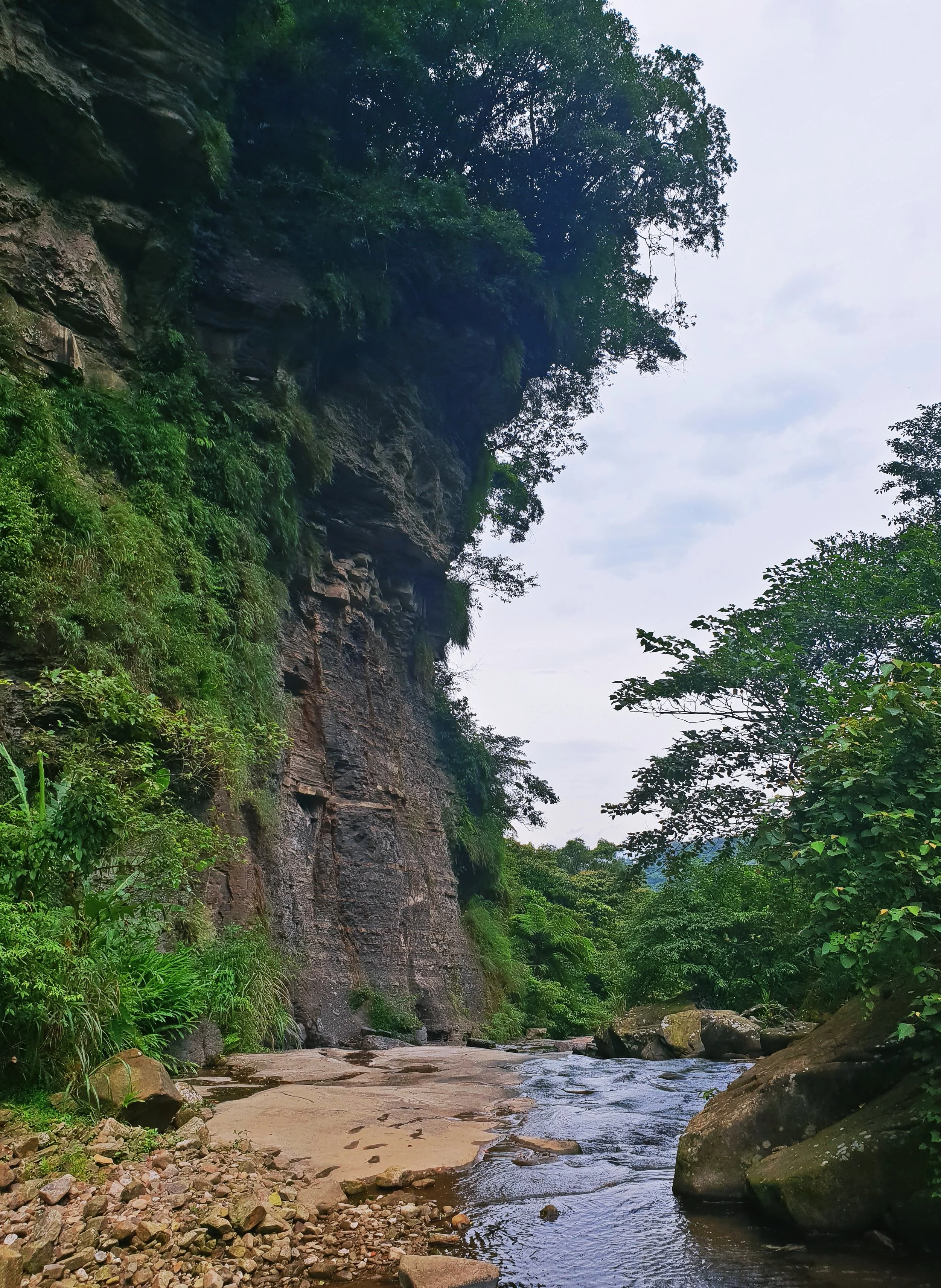 The imposing Jiangziliao Cliff