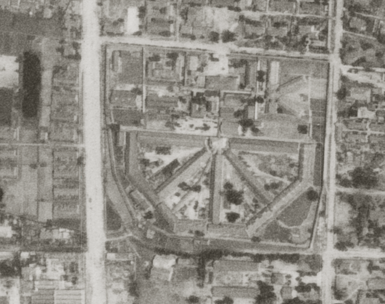 The prison in 1948. The preserved part is the tall structure at the hub of the cell blocks.