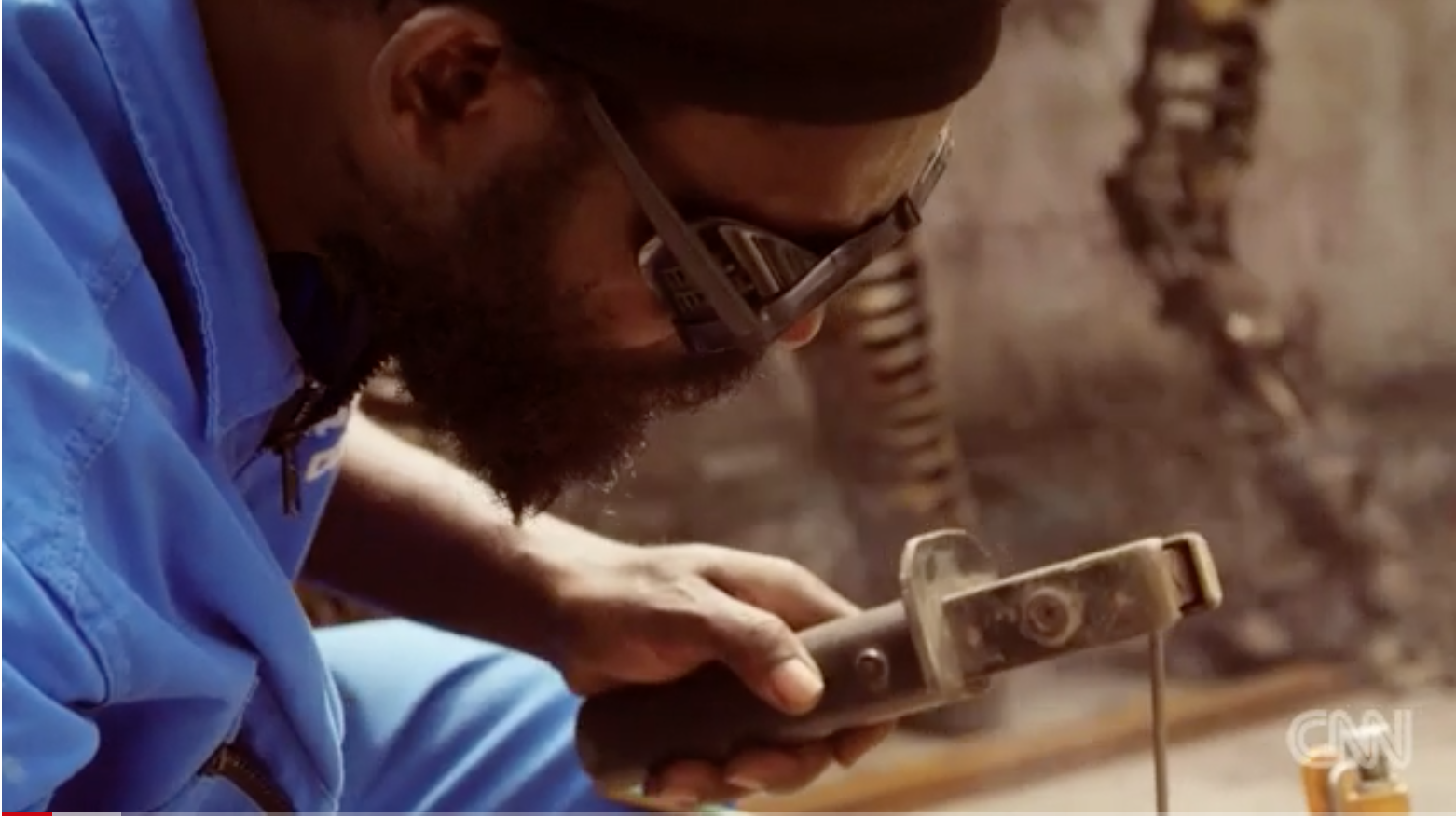 The Congolese artist making sculptures with scraps
