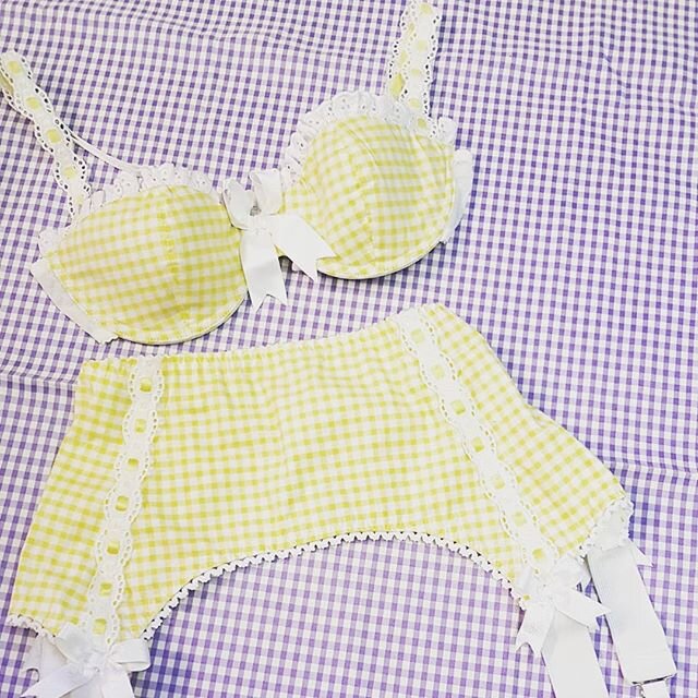 Love yellow and lilac
#summertime #buttercup #cottonunderwear #slowfashion #Knickerbockerglory