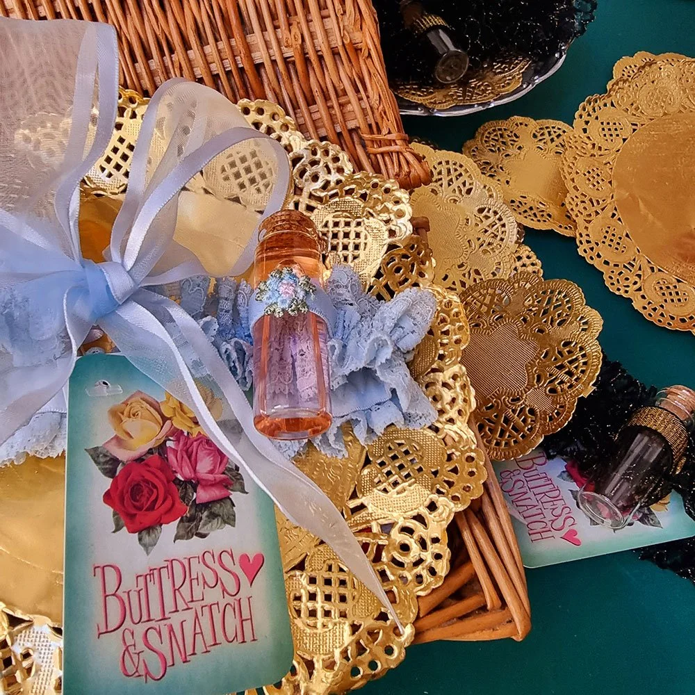 bottle-garter-hamper.jpg