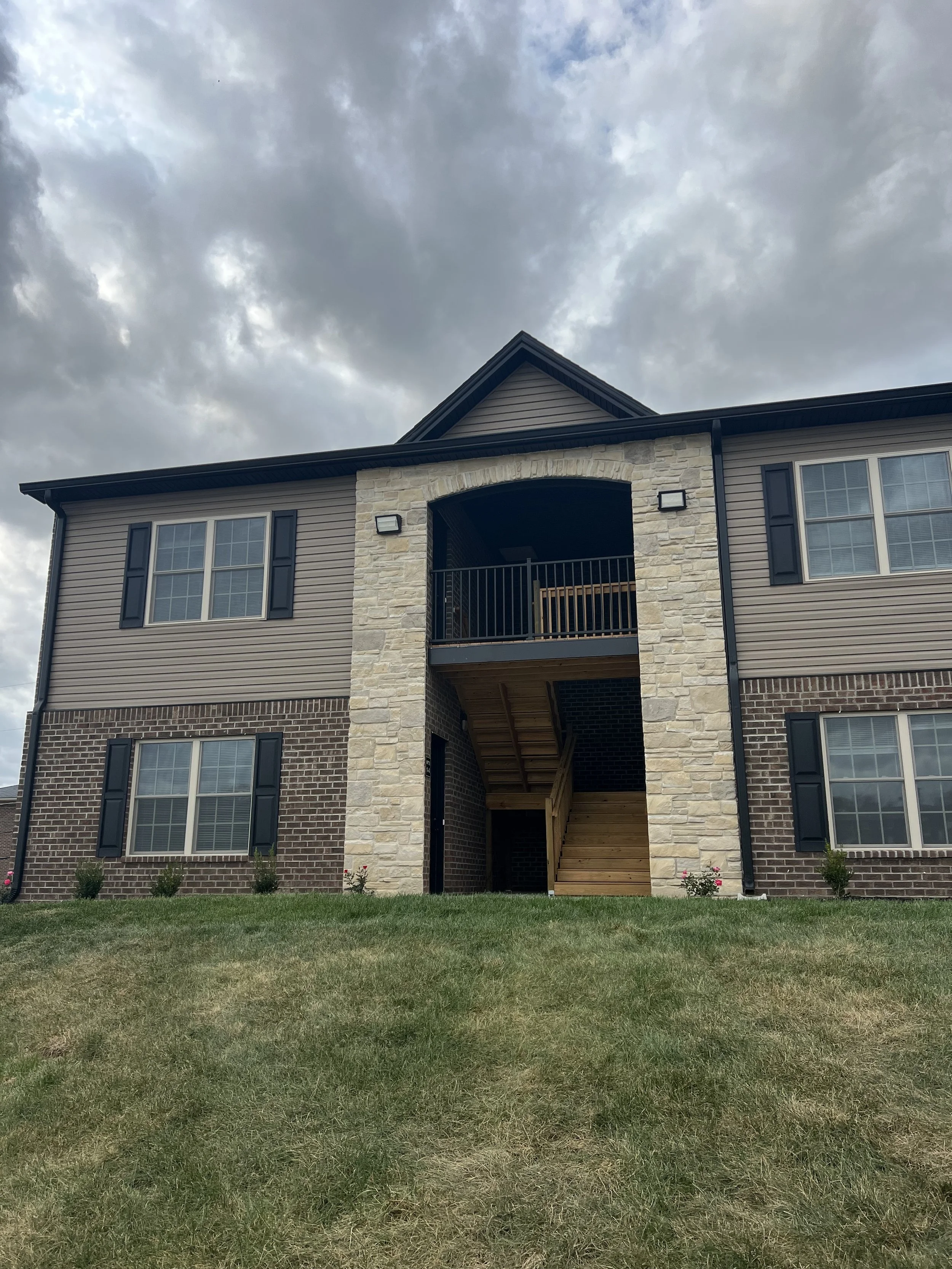 Brand New 2 bed 2 bath one level close to exit 90