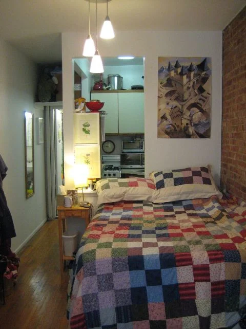 Divider to Kitchen and Full Bed.JPG