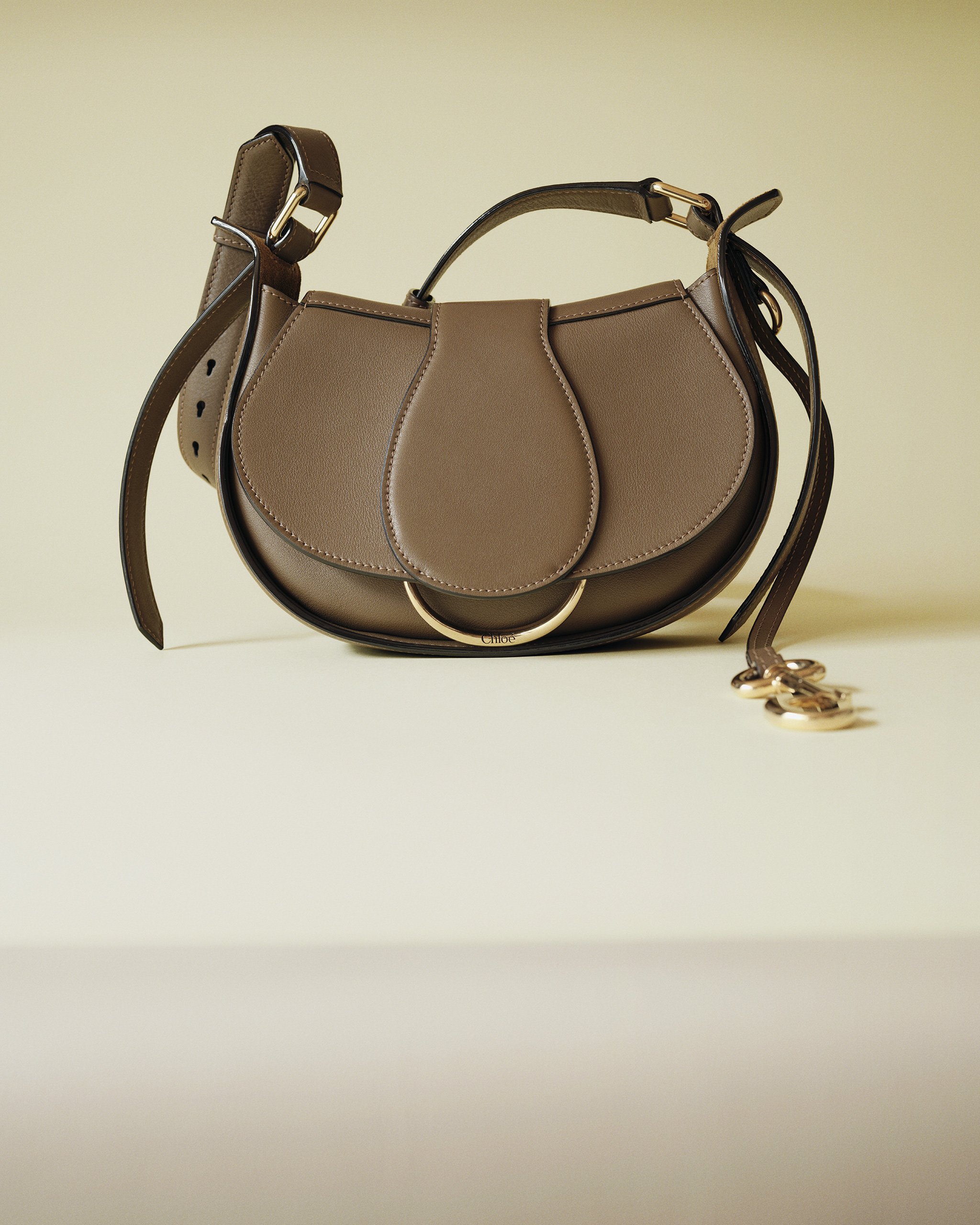  Bergdorf goodman,     Art Direction: Lee Pullano.  Photo Production: Alisa Post, Melissa Nunfio.  Set Design: Alicia Sciberras.                 