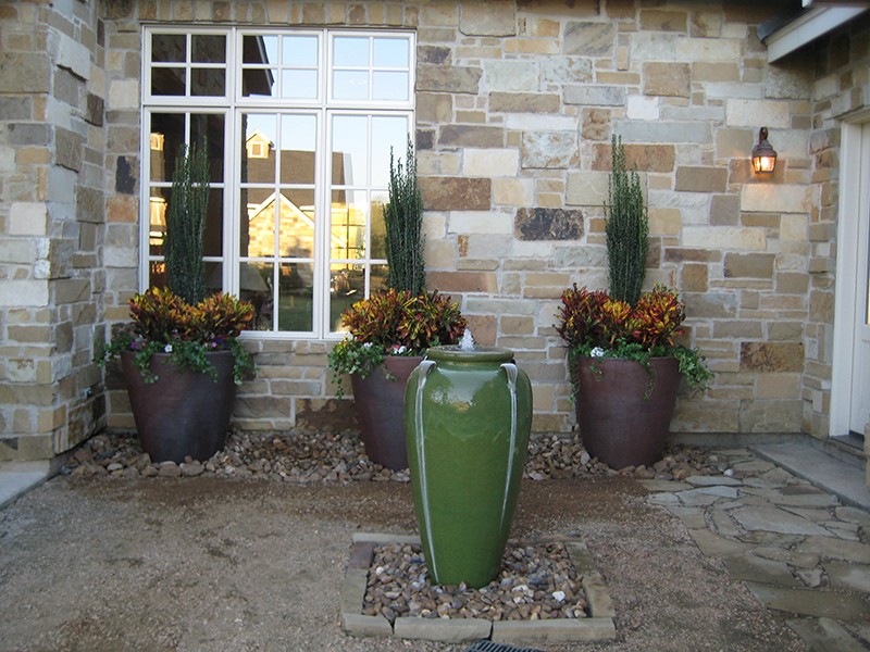 country-rustic-water-feature-pottery-urn-landsacpe-courtyard-magnolia-the-woodlands-commercial-spring-tomabll-cypress.jpg