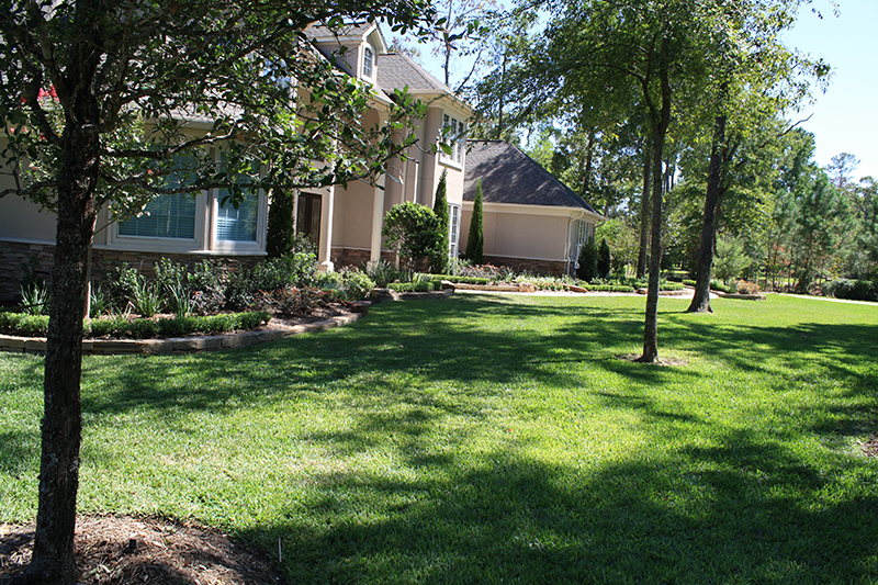 full-landscape-installation-new-construction-landscaper-company-best-the-woodlands-lawn-maintenance-lawn-care-mow-fertilization-stone-border-beds-traditional-aggie-spring-conroe-houston-cypress-magnolia.jpg