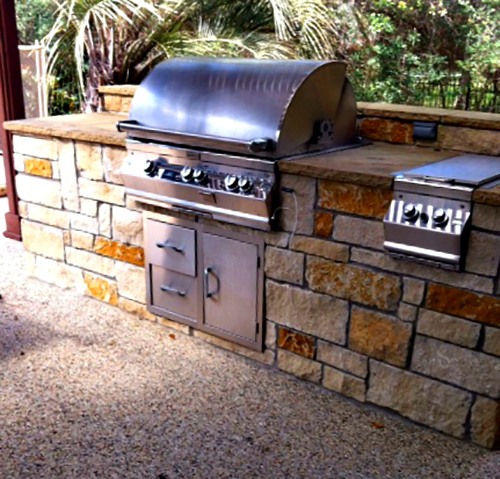 outdoor-kitchen-grill-buit-in-custom-design-flagstone-dark-grout-landscape-pool-landscaper-install-the-woodlands-houston-spring-magnolia-conroe-montgomery-cypress-woodforest-top-aggie-build.jpg