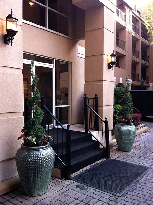 glazed-pottery-spiral-juniper-topiary-landsacpe-the-woodlands-front-door-urn-houston-envy.jpg