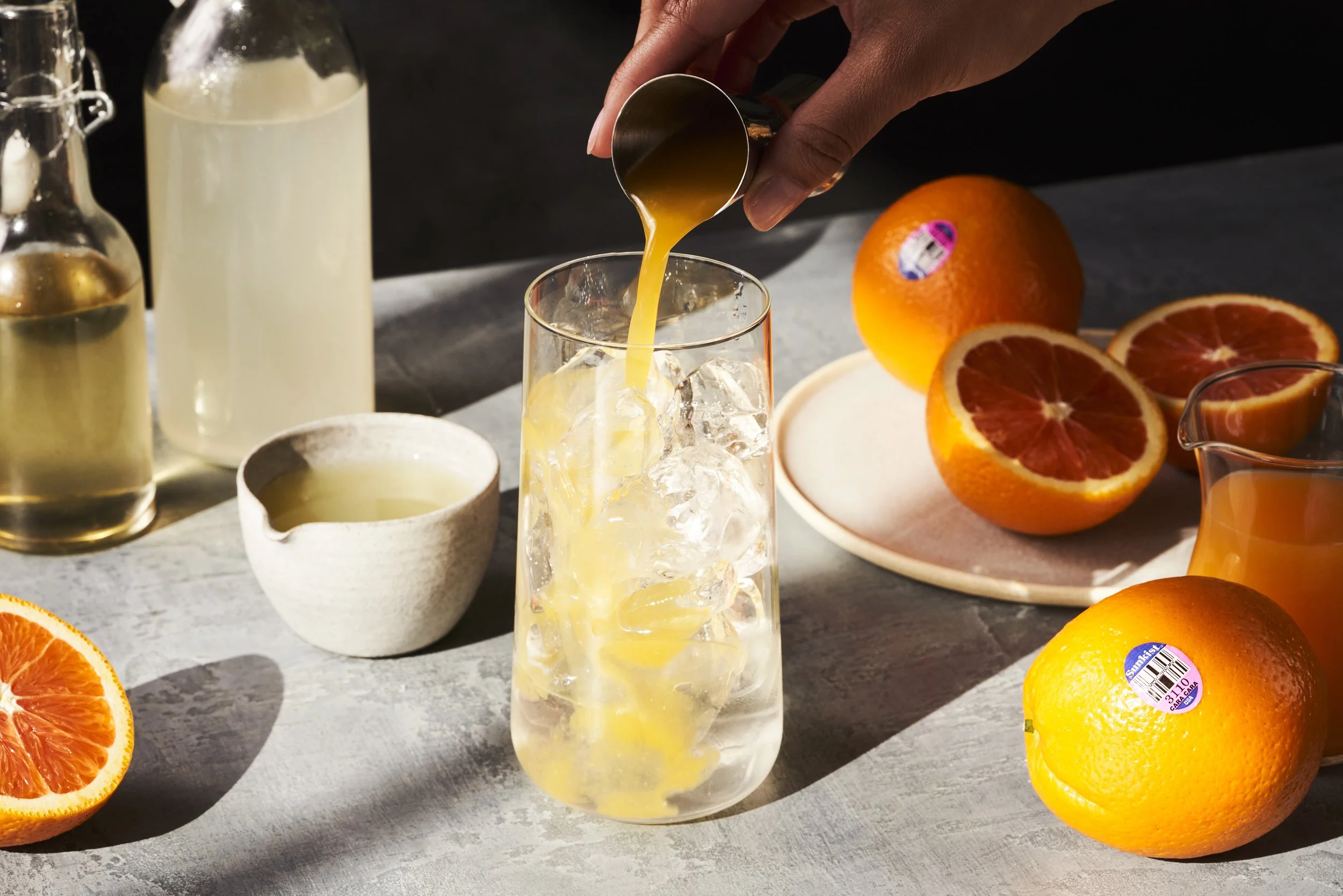 VWH_E_Sunkist_CaraCara_MakingDrink_1543 copy.jpg