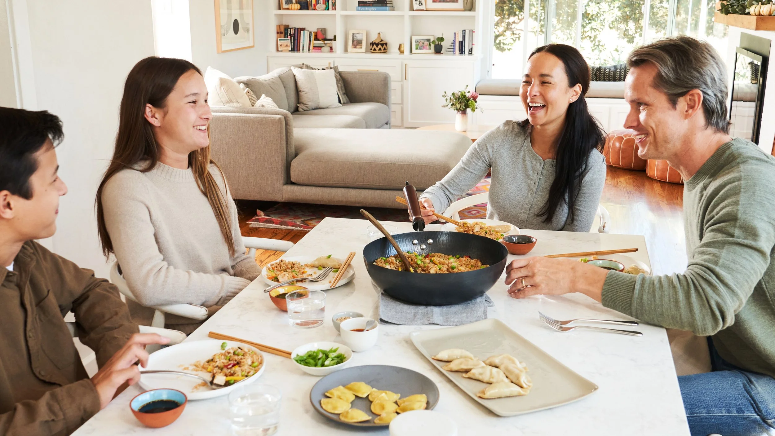 VWH_Envoy_LingLing_Oct2021_familymeal2_5128.jpg