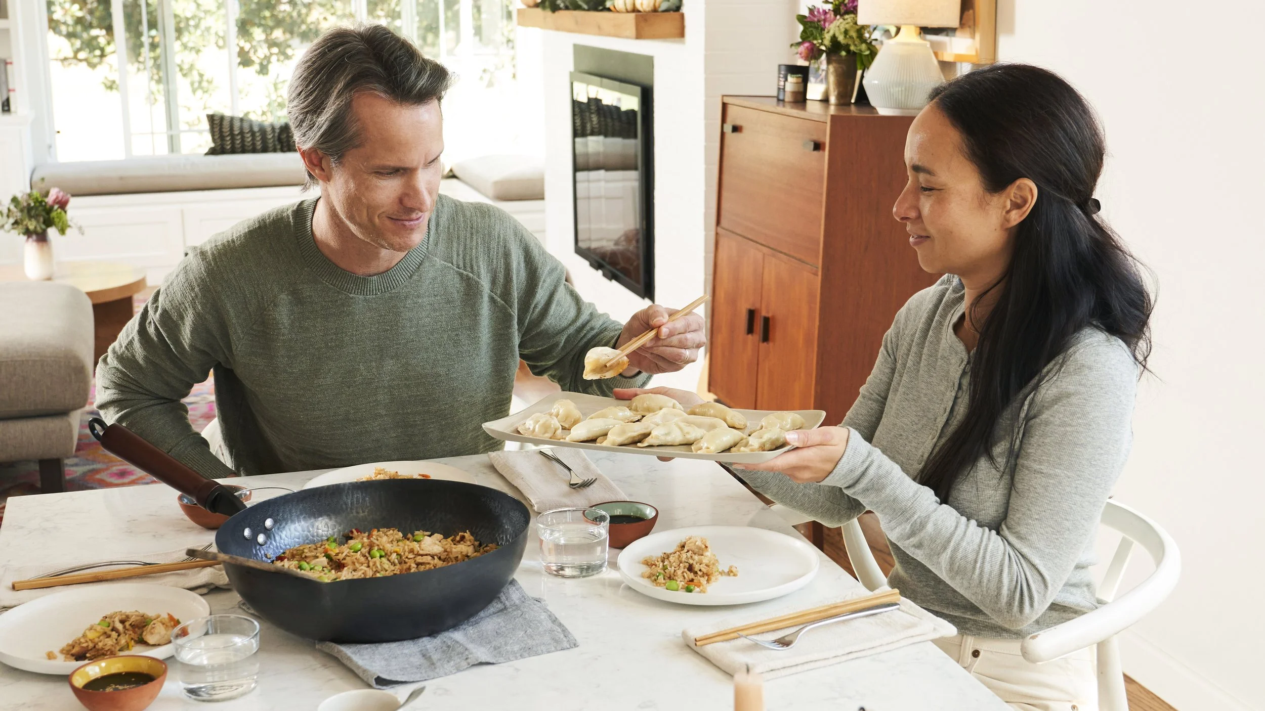 VWH_Envoy_LingLing_Oct2021_familymeal2_5092.jpg