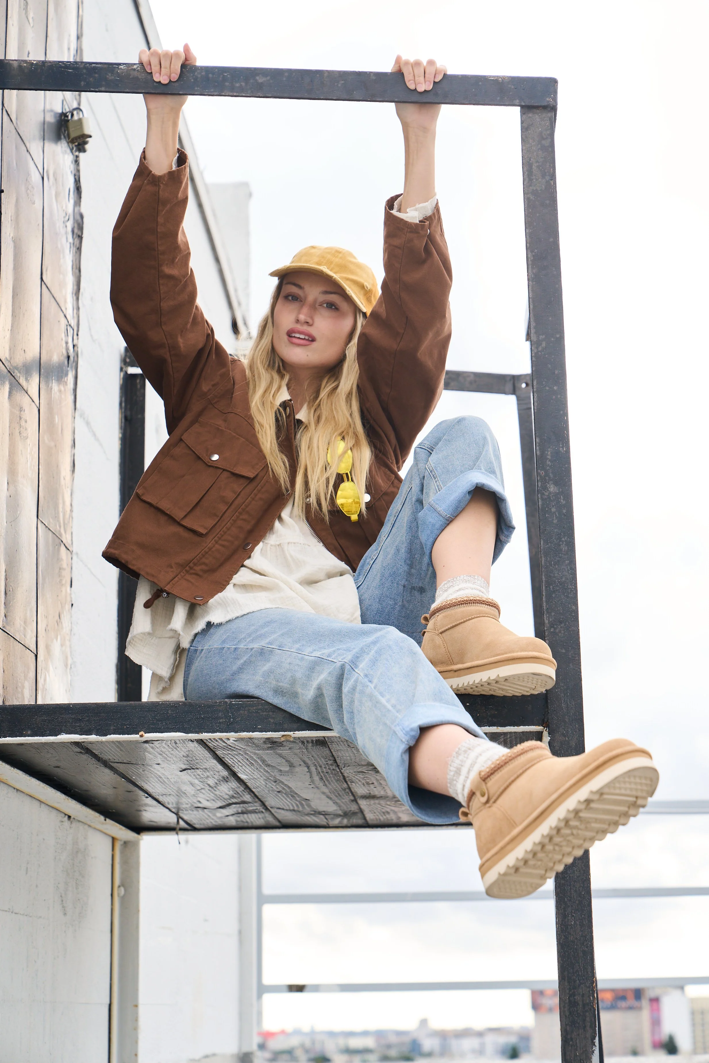 1025_Bearpaw_F25_rooftop_28897.jpg