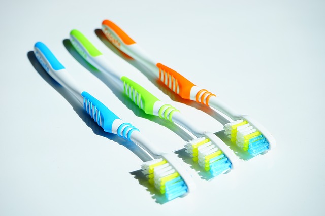 Flexible handles are a must for getting at hard-to-reach places.