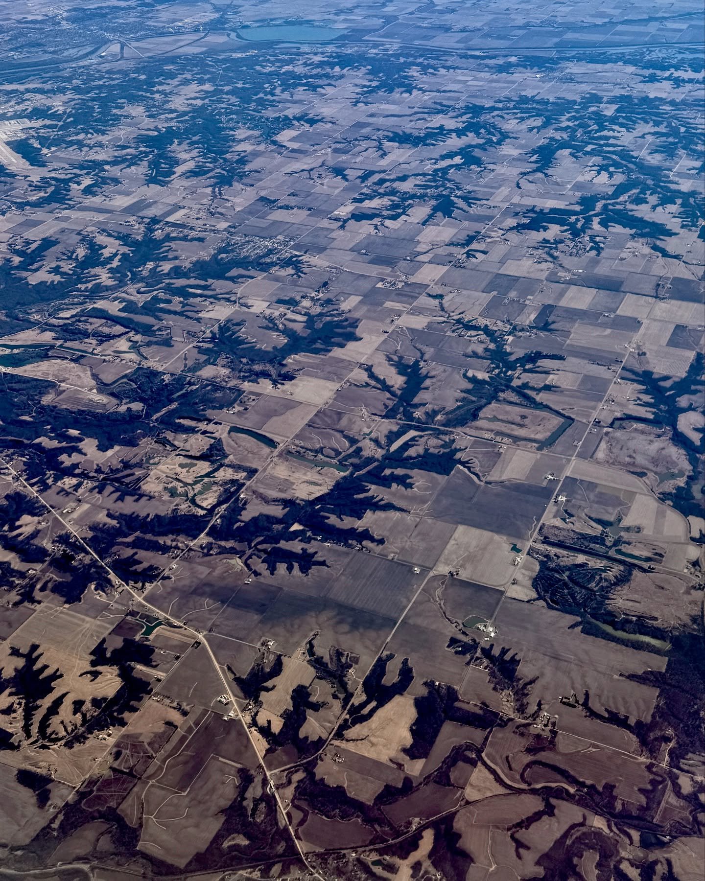 Entering Chicago. I just love looking at the patterns and designs that nature and humans make. #aerialphotography #chicago #earth